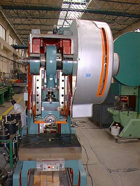 LEN 63 C vystrednikovy lis